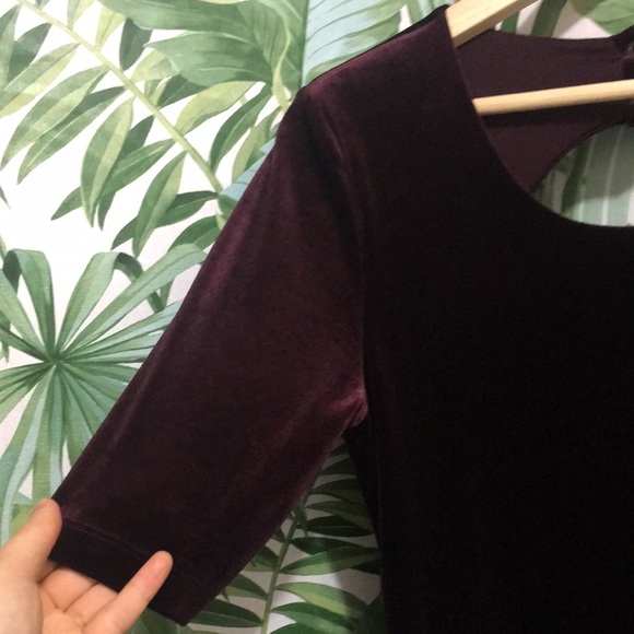 H&M burgundy velvet bodycon midi dress & open back - Picture 7 of 7